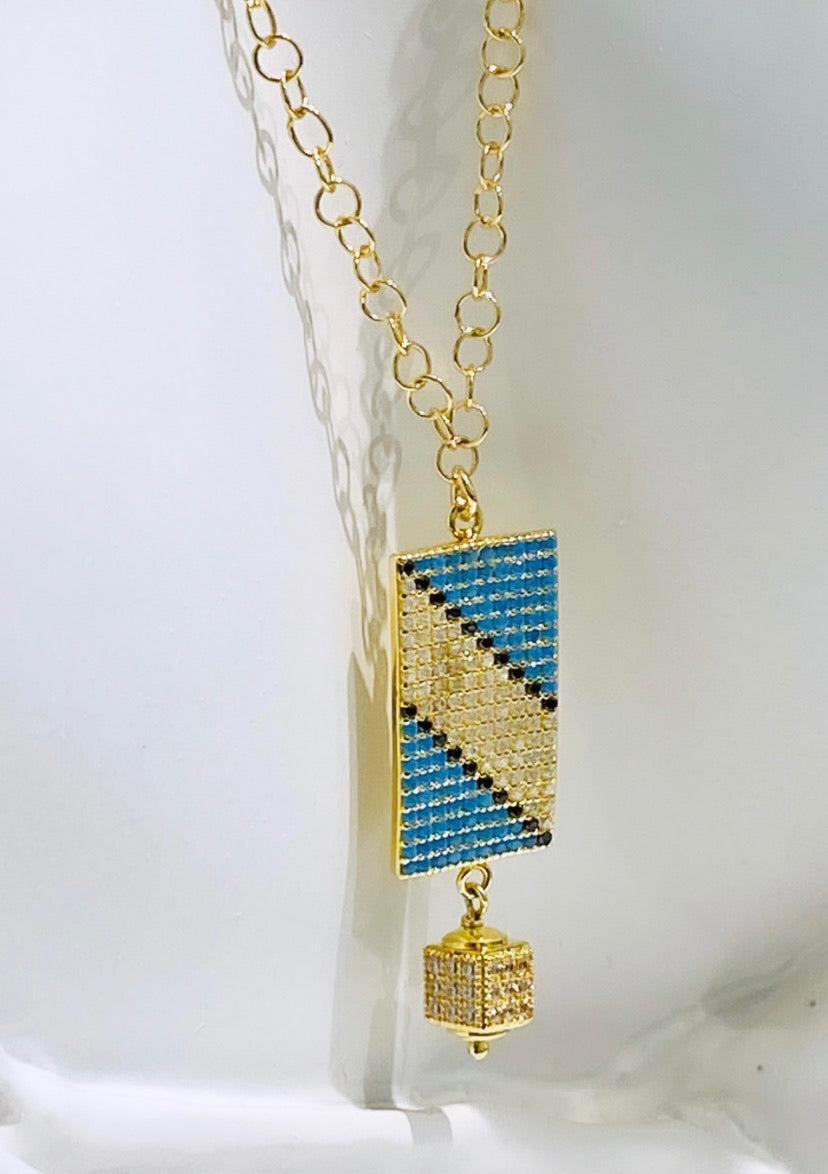 Collana con catena roló e pendente targa zirconi colorati