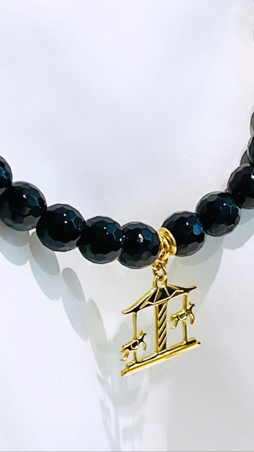 Collier “giostrina” in onice e argento 925 placcato oro giallo