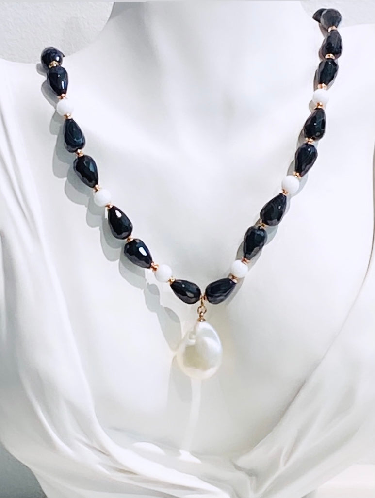 Collana onice, agata bianca e perla fresh water barocca argento sterling 925 rosé