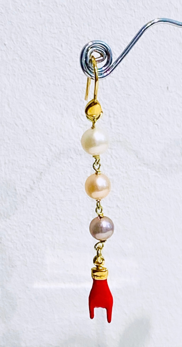 Mono orecchino smalto e perla in argento sterling 925 placcato oro giallo