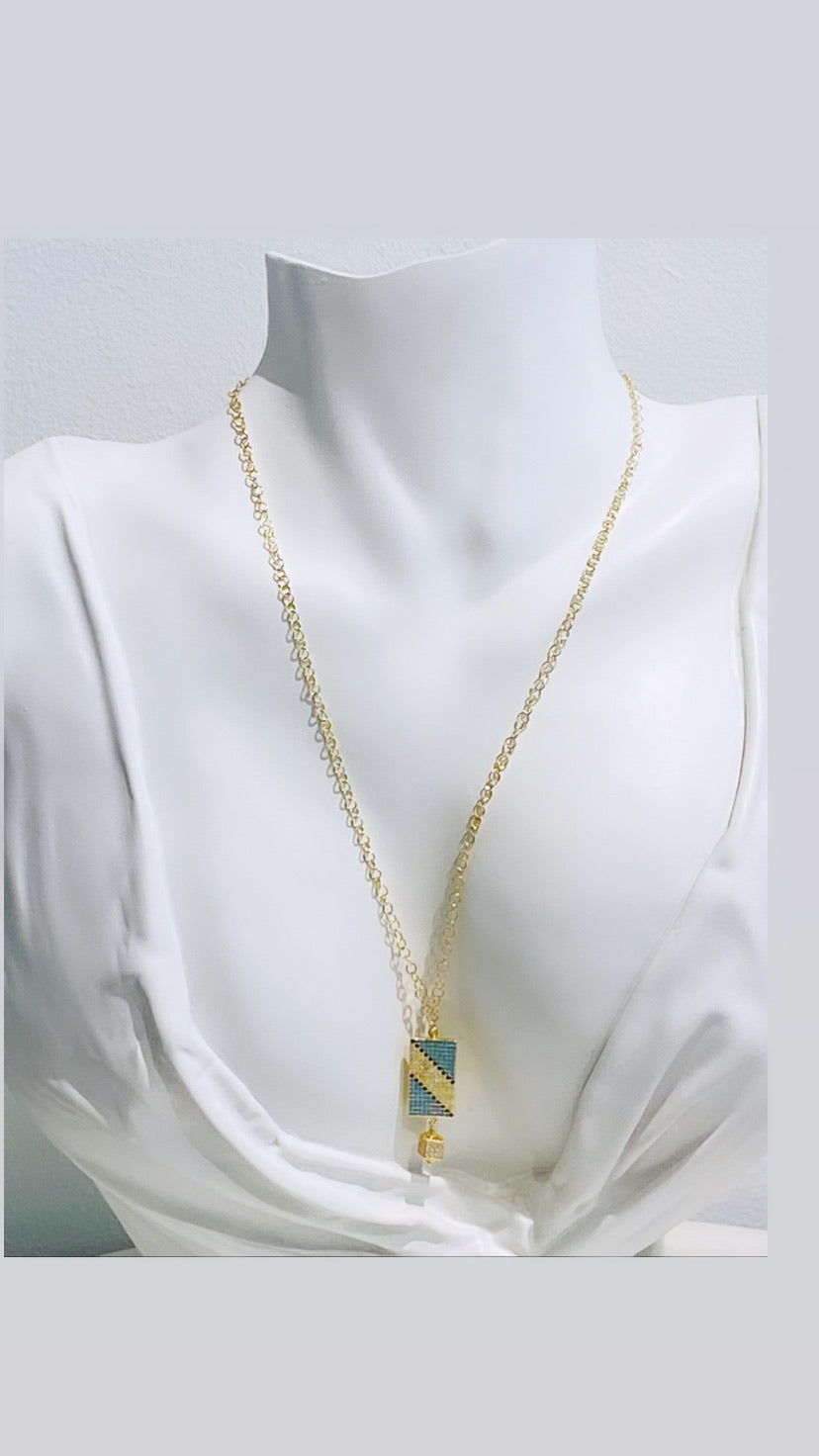 Collana con catena roló e pendente targa zirconi colorati