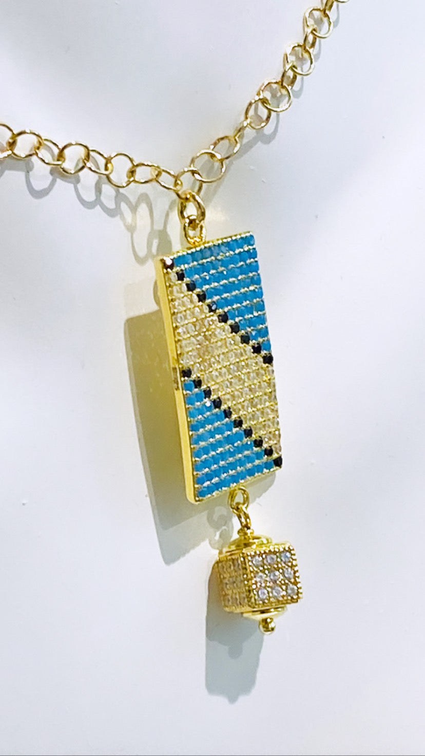 Collana con catena roló e pendente targa zirconi colorati