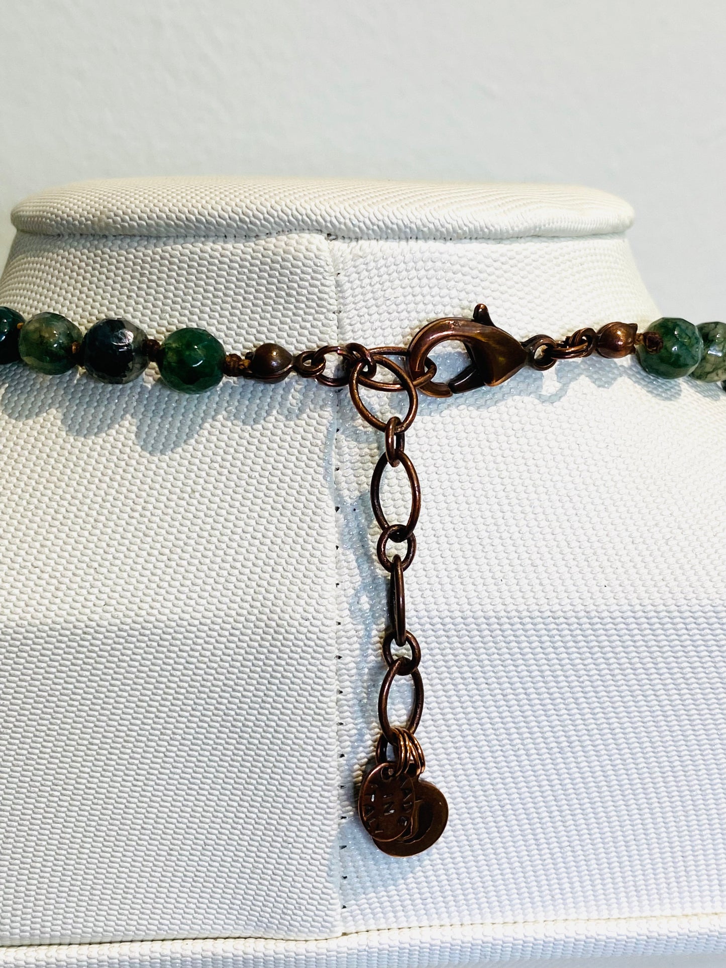 Collana vintage charms porcellana e pietre dure