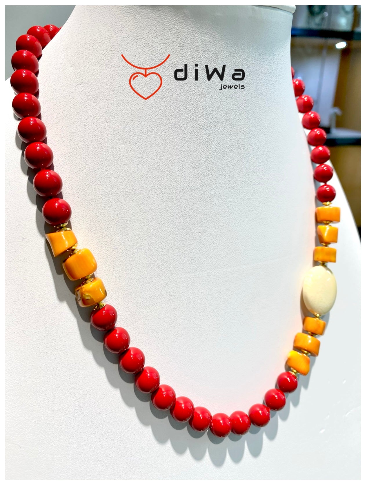 Collana con pietre dure e corallo bamboo in argento sterling placcato in oro