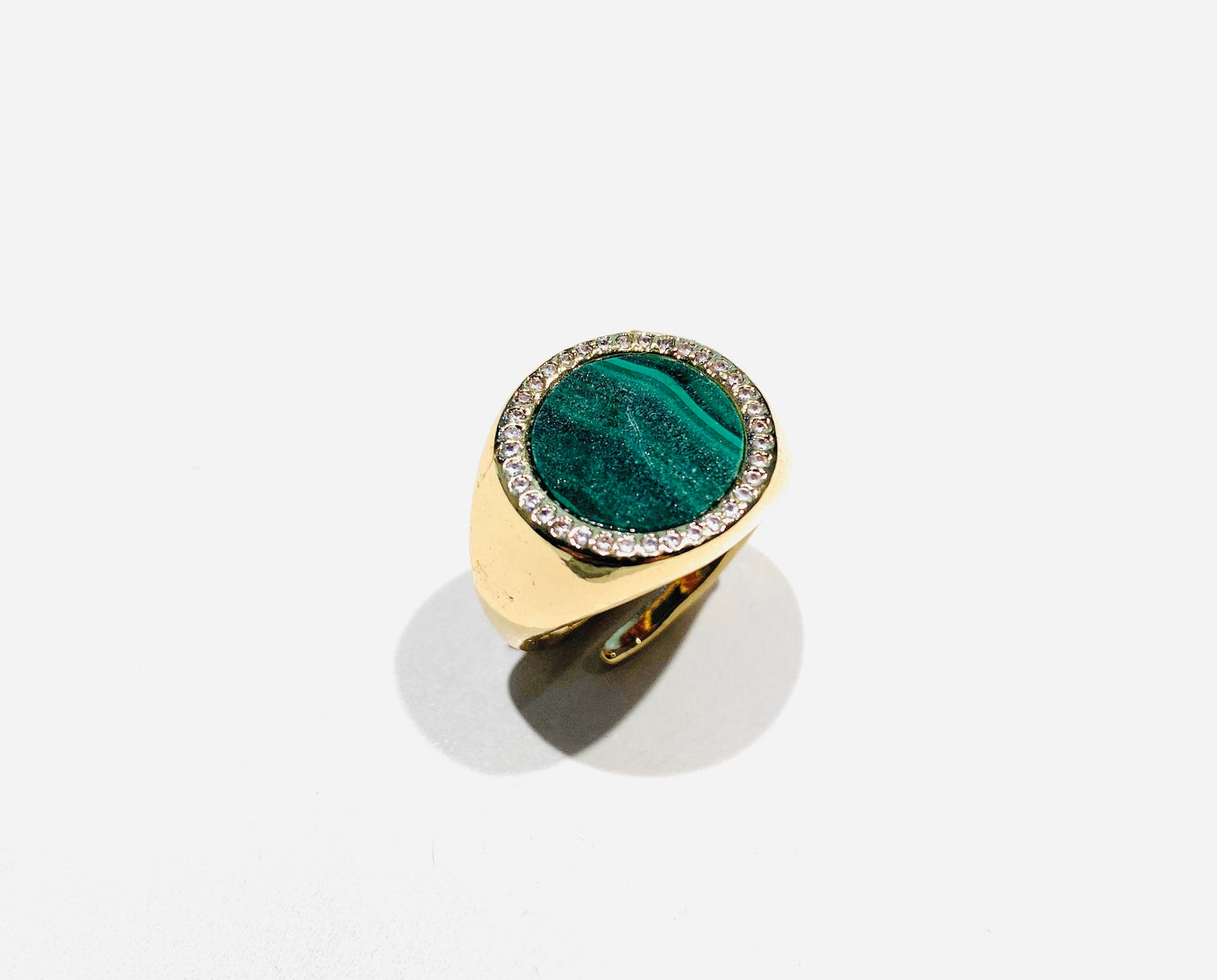 Anello chevalier mignolo con pietra naturale dura placcato oro giallo