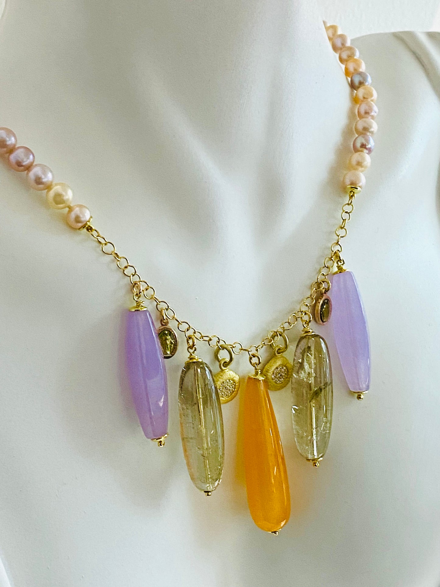 Collana diWa Jewels Perle Fresh Water Multicolor e Charms Gocce in argento Sterling 925 Madonna Miracolosa