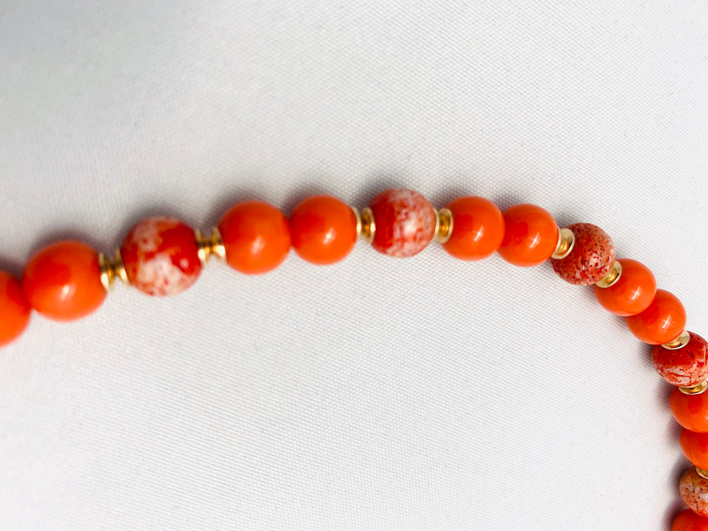 Collana conchiglia arancio e agata bianca in argento sterling