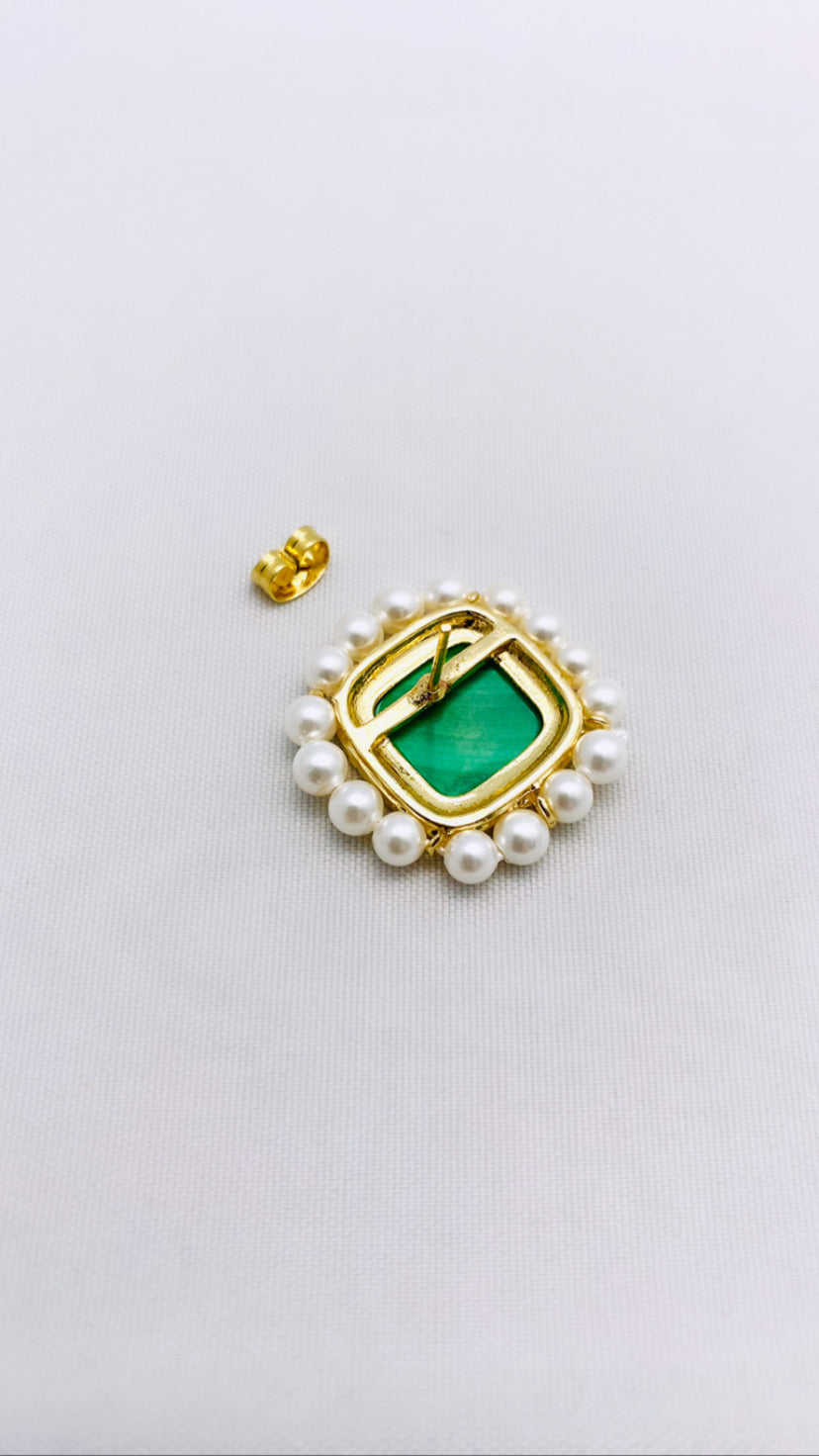 Orecchini a lobo malachite e perline bronzo placcato oro giallo