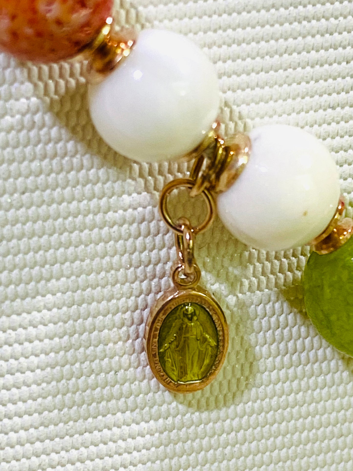 Collana conchiglia arancio e agata bianca in argento sterling