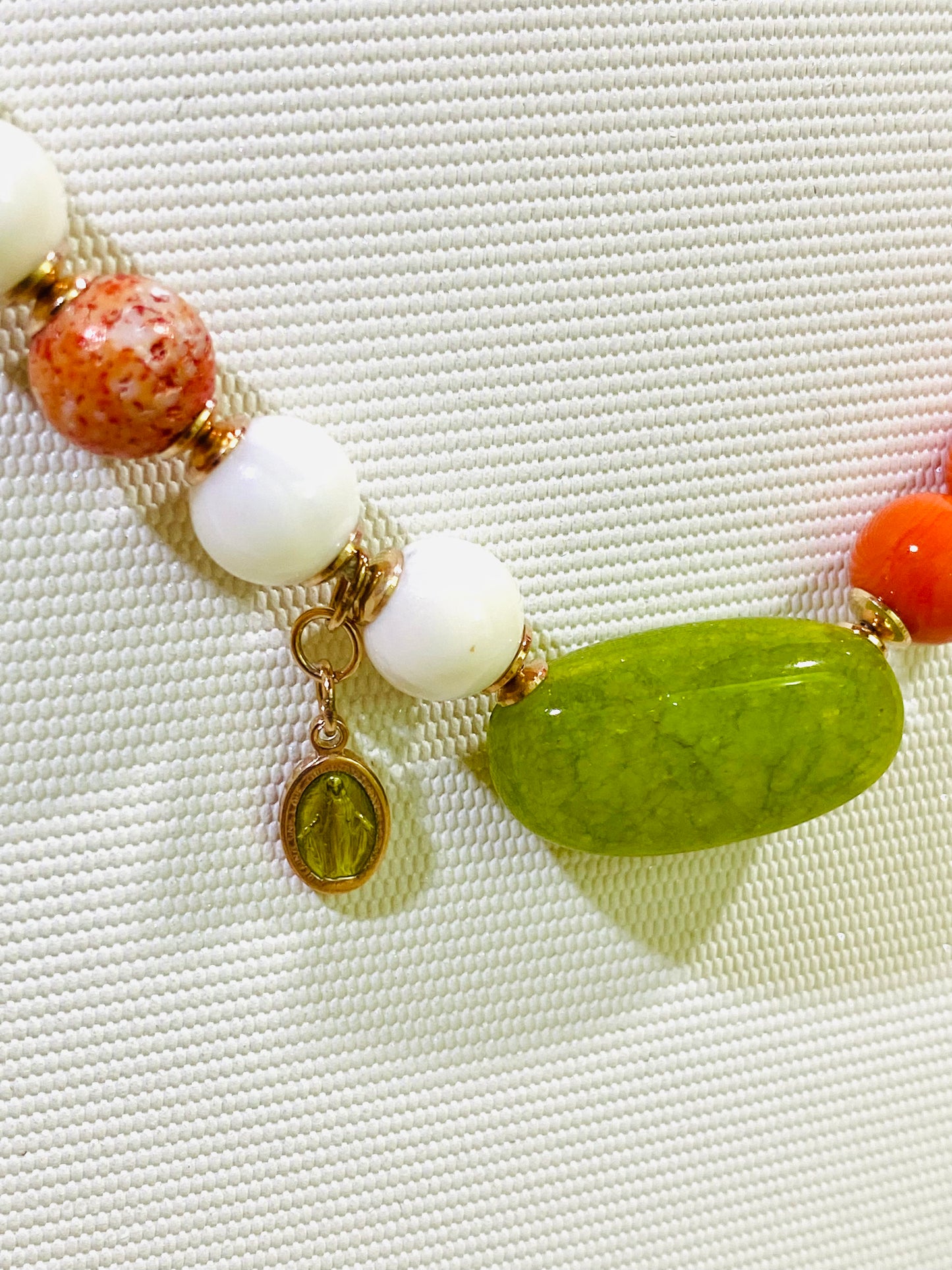 Collana conchiglia arancio e agata bianca in argento sterling