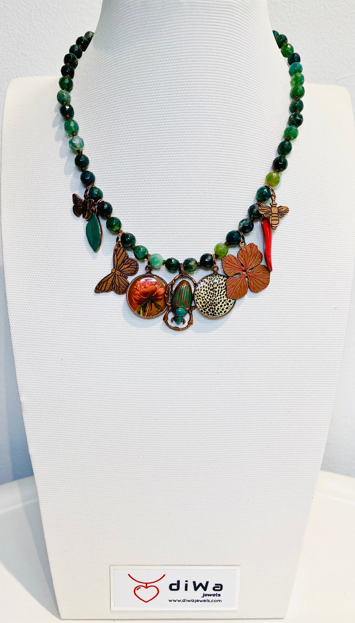 Collana vintage charms porcellana e pietre dure