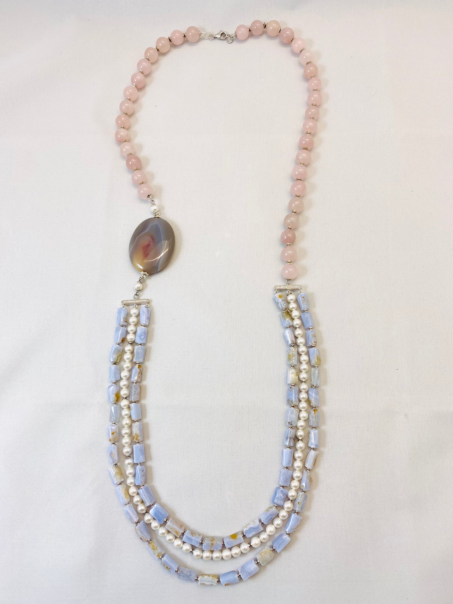 Collana quarzo rosa, perle Maiorca, agata striata viola e calcedonio