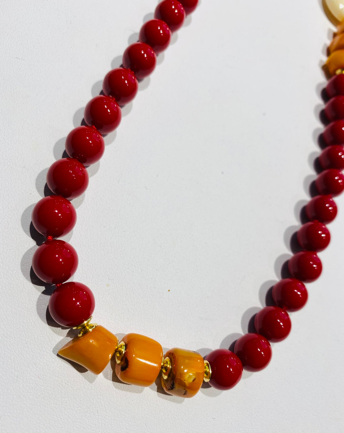 Collana con pietre dure e corallo bamboo in argento sterling placcato in oro