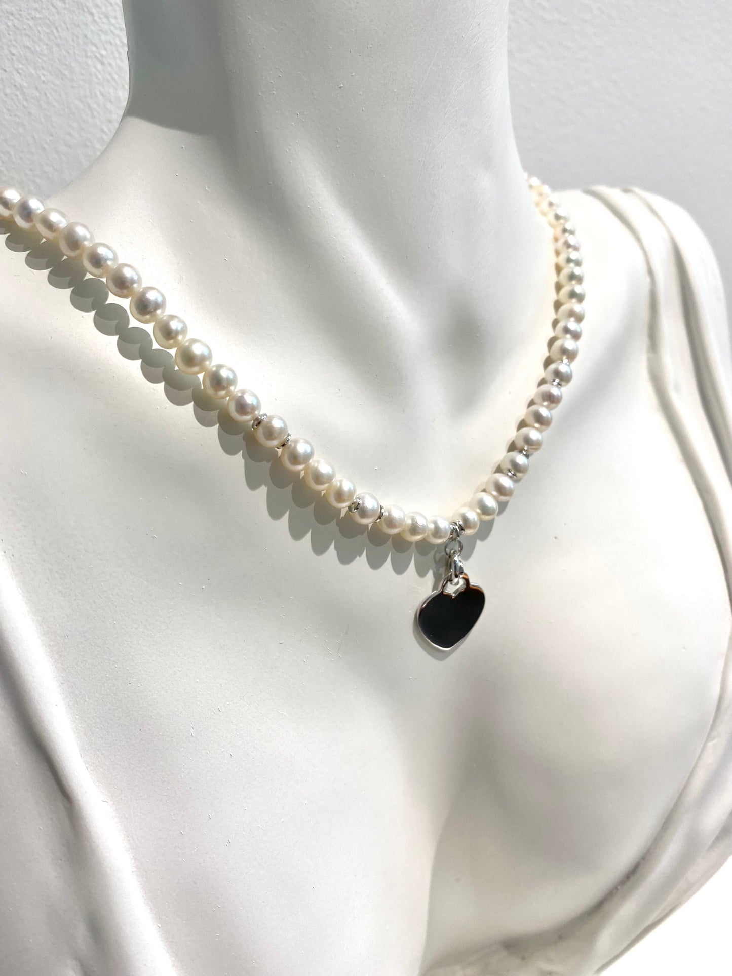 Collana perle fresh water e cuore in argento sterling