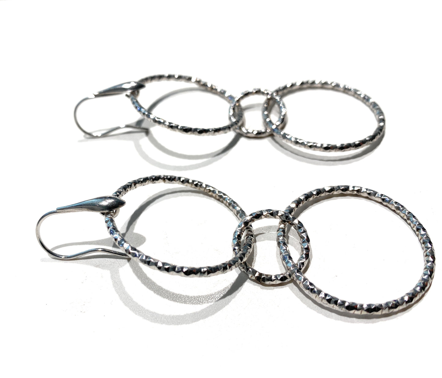 Orecchini pendenti a cerchi concentrici in argento sterling