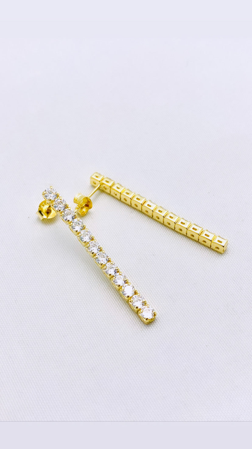 Orecchini tipo tennis in argento sterling placcato oro giallo e zirconi