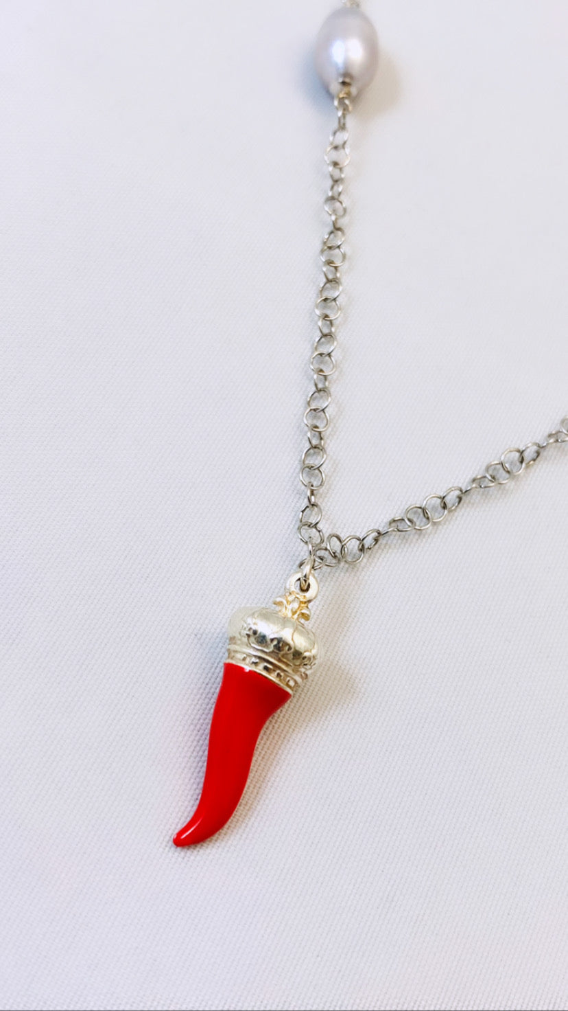 Collana cornetto smalto con perle grigie e argento sterling