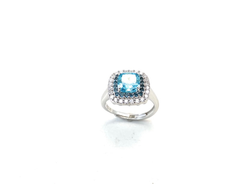 Anello tipo topazio azzurro con contorno zirconi in argento sterling