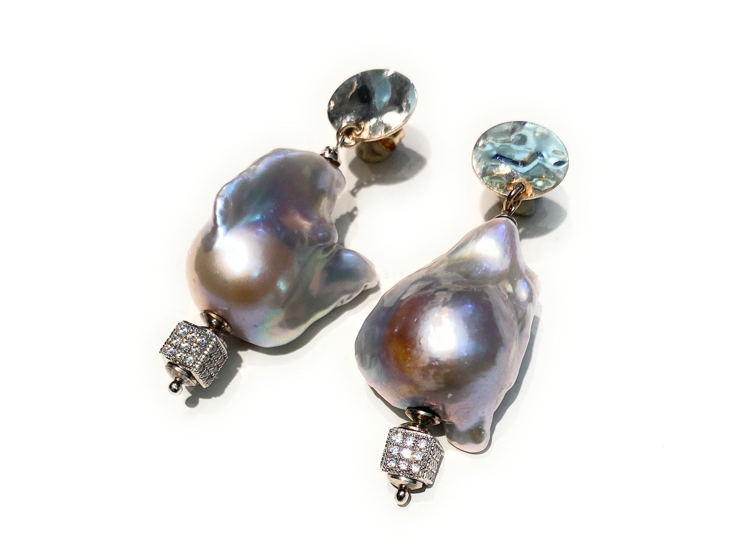 Orecchini con perle barocche grigie