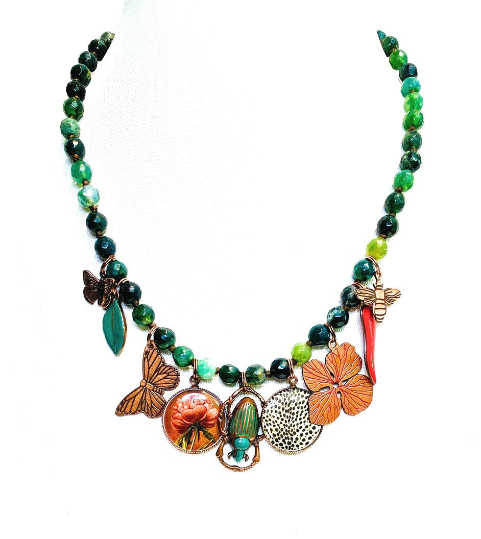 Collana vintage charms porcellana e pietre dure