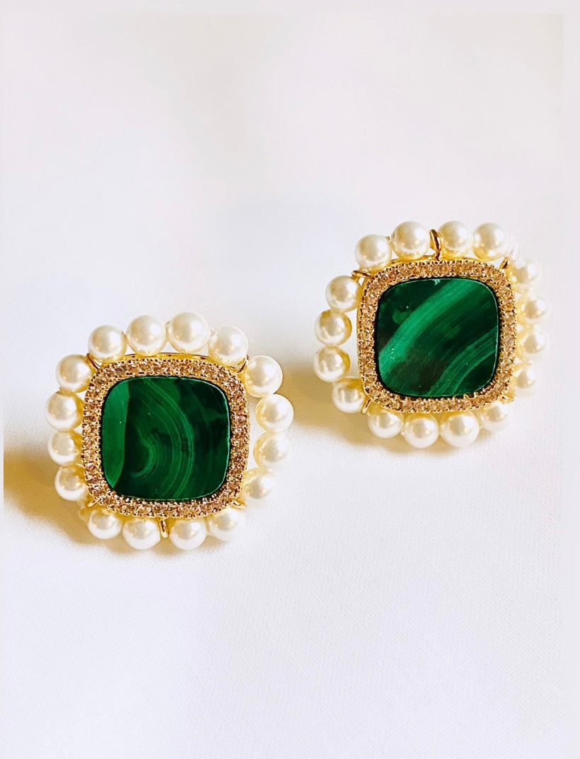 Orecchini a lobo malachite e perline bronzo placcato oro giallo