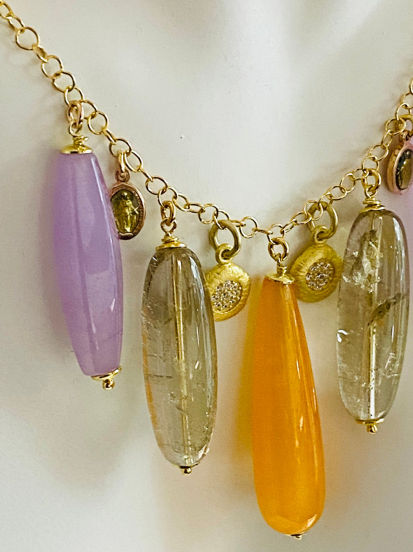 Collana diWa Jewels Perle Fresh Water Multicolor e Charms Gocce in argento Sterling 925 Madonna Miracolosa