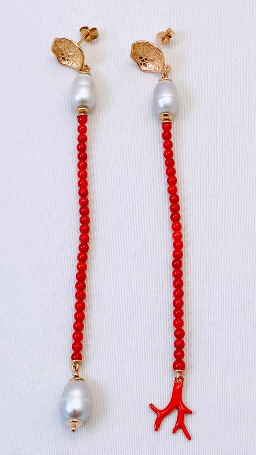 Orecchini corallo rosso e perle grigie