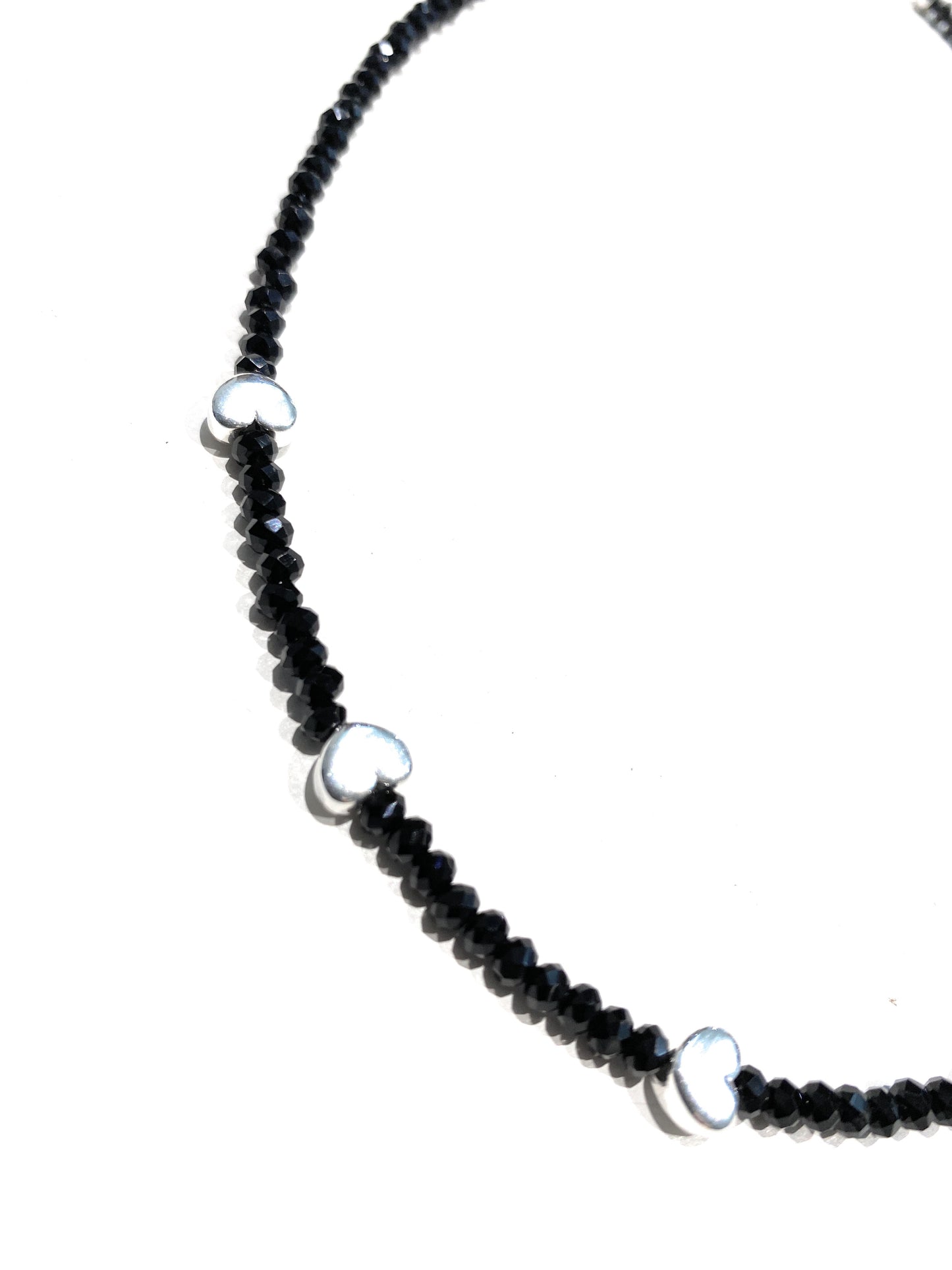 Collarino choker con spinelli neri e cuori in argento 925 rodio bianco