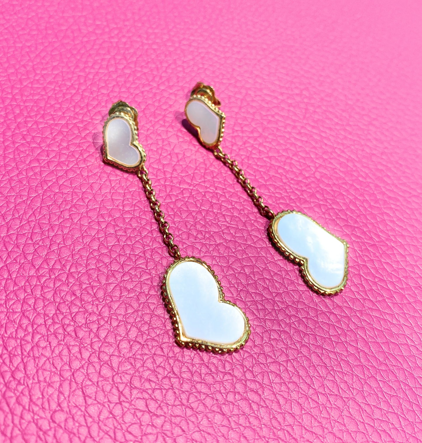 Orecchini “cuore” in madreperla in argento sterling galvanica gialla