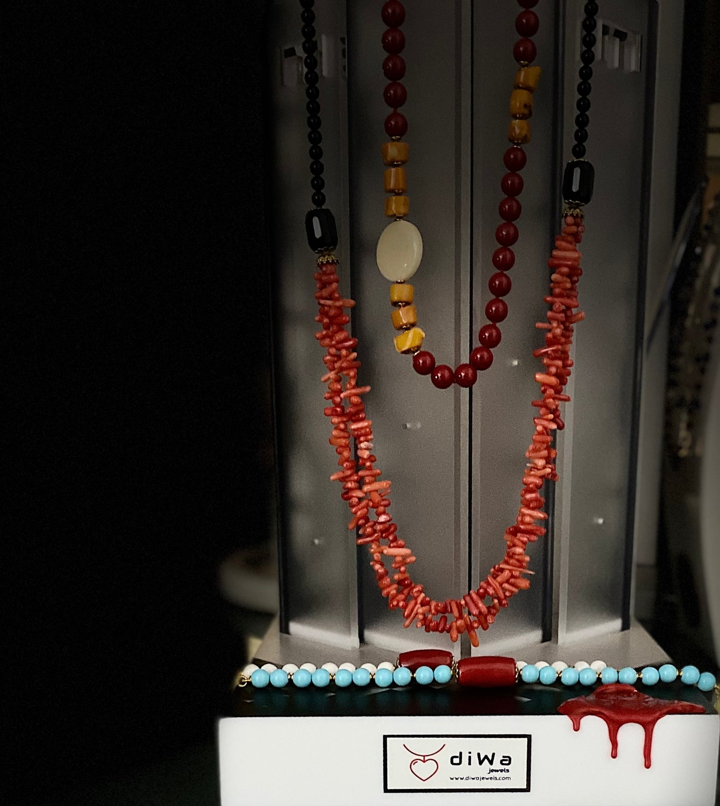 Collana con pietre dure e corallo bamboo in argento sterling placcato in oro