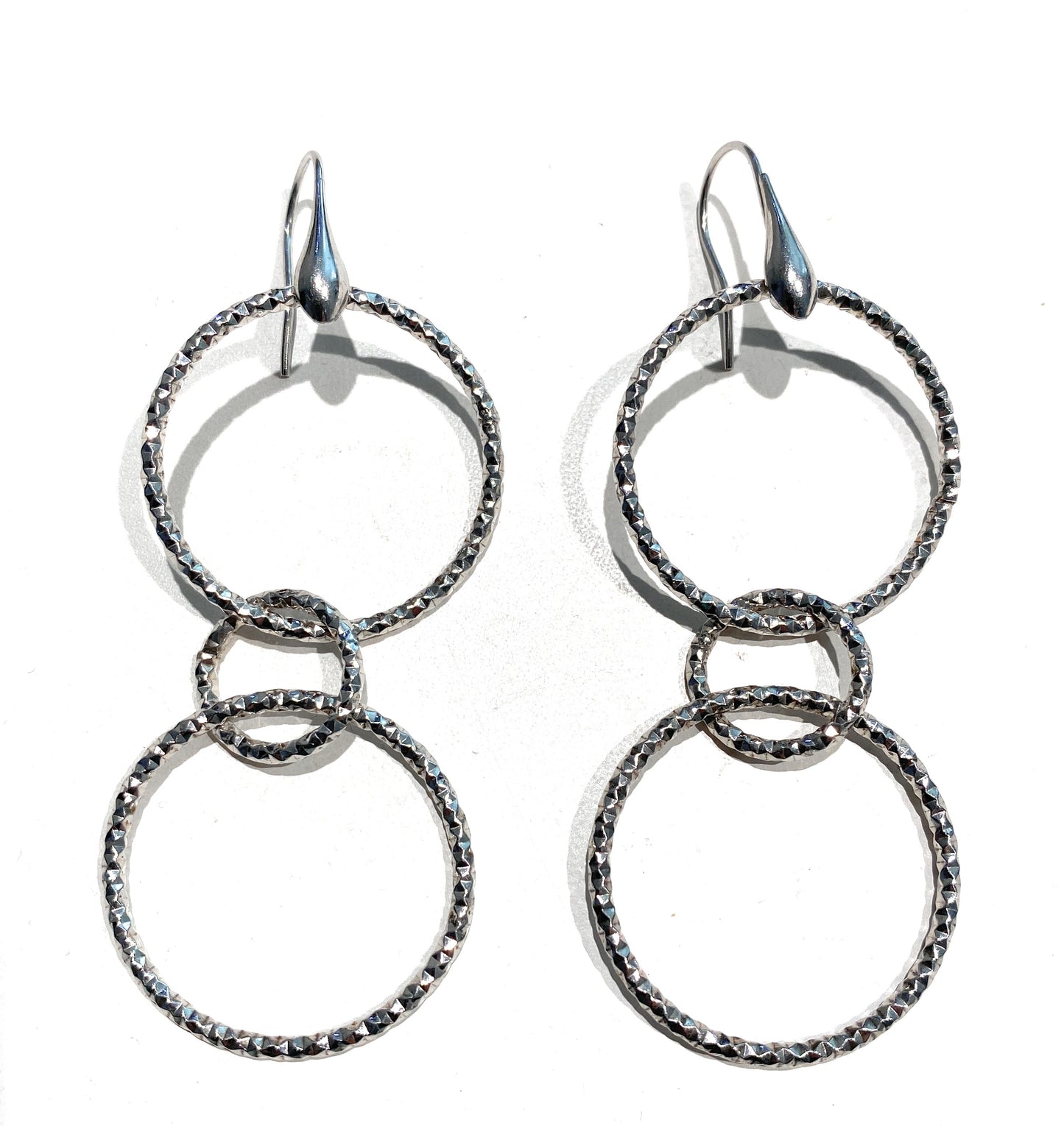 Orecchini pendenti a cerchi concentrici in argento sterling