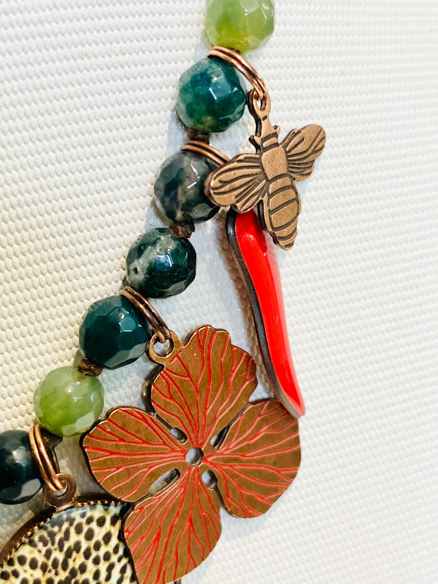 Collana vintage charms porcellana e pietre dure