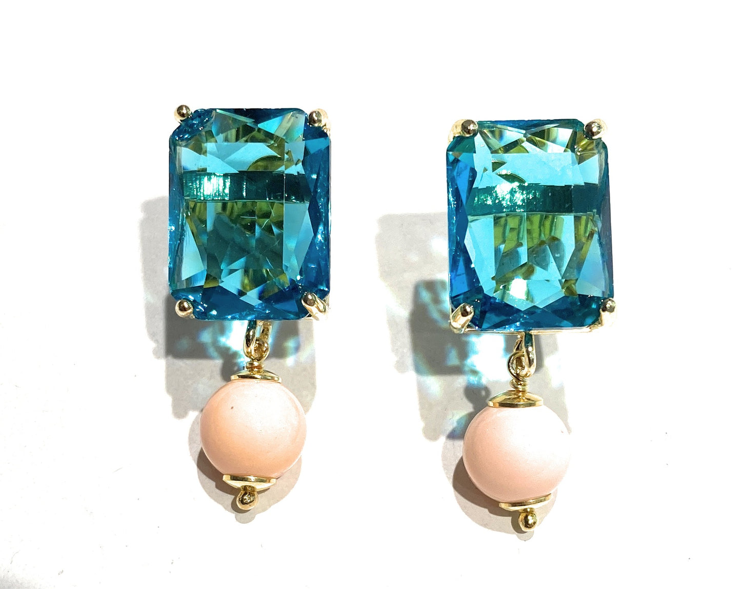 Orecchini cristalli azzurri taglio smeraldo perle Maiorca rosa