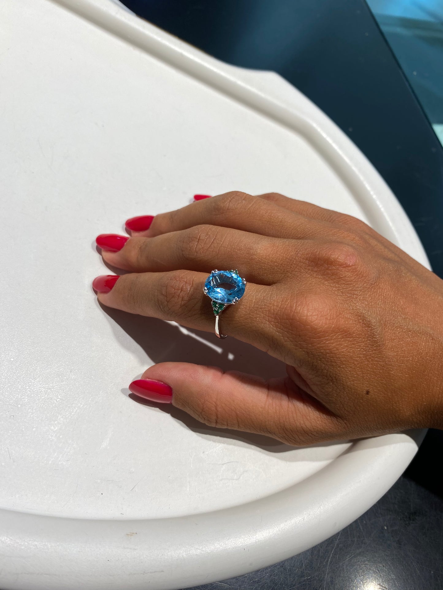 Anello Oro 18 kt Topazio azzurro e Smeraldi Naturali