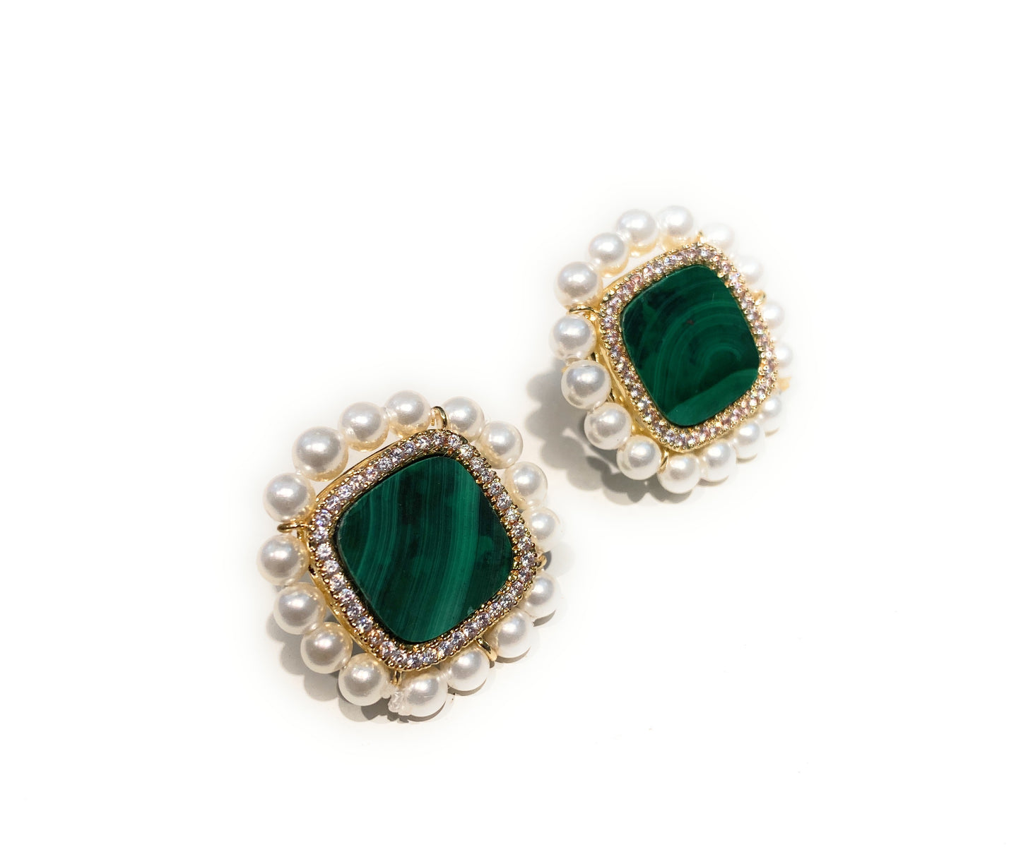 Orecchini a lobo malachite e perline bronzo placcato oro giallo