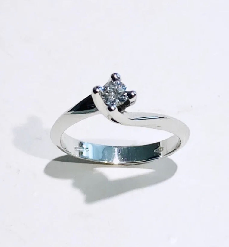 Anello diWa Jewels solitario diamante ct 0,18 F color oro bianco 18 kt promessa matrimonio