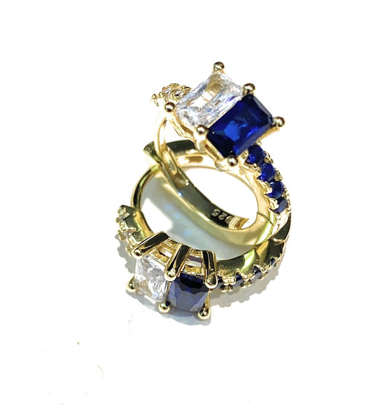 Orecchini a cerchietto baguette bianche e colorati e piccoli zirconi verdi e bianchi di contorno argento sterling placcato oro giallo