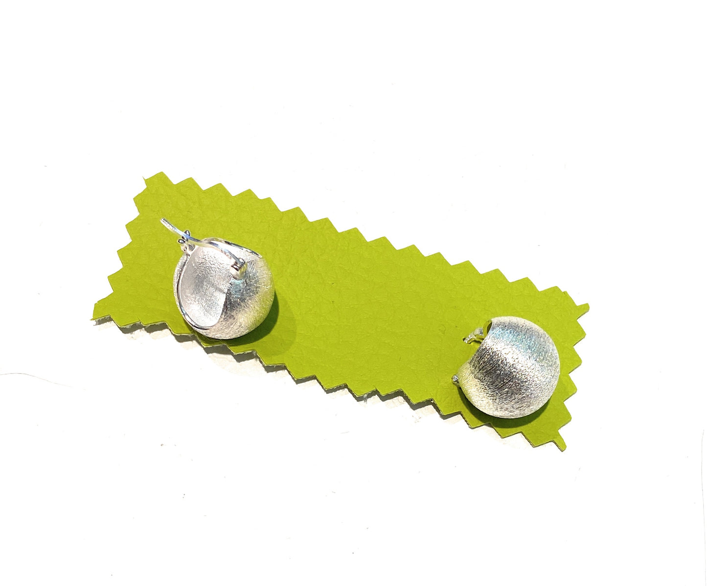 Orecchini Monachella Boule finitura spazzolata Argento 925 rodio bianco