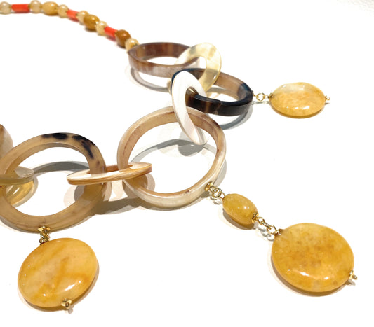 Collana corno bufalo sfumato giada gialla tonda e sassi corallo bamboo arancio argento sterling e ematite gold