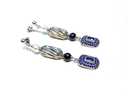 Orecchini perla bianca e nera barilotto rodio bianco pendente classico tipo zaffiro blu rettangolare