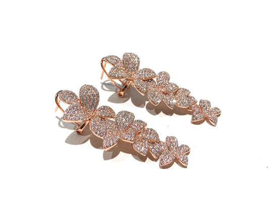 Orecchini fiori pendenti argento rosé perno e clips zirconi bianchi