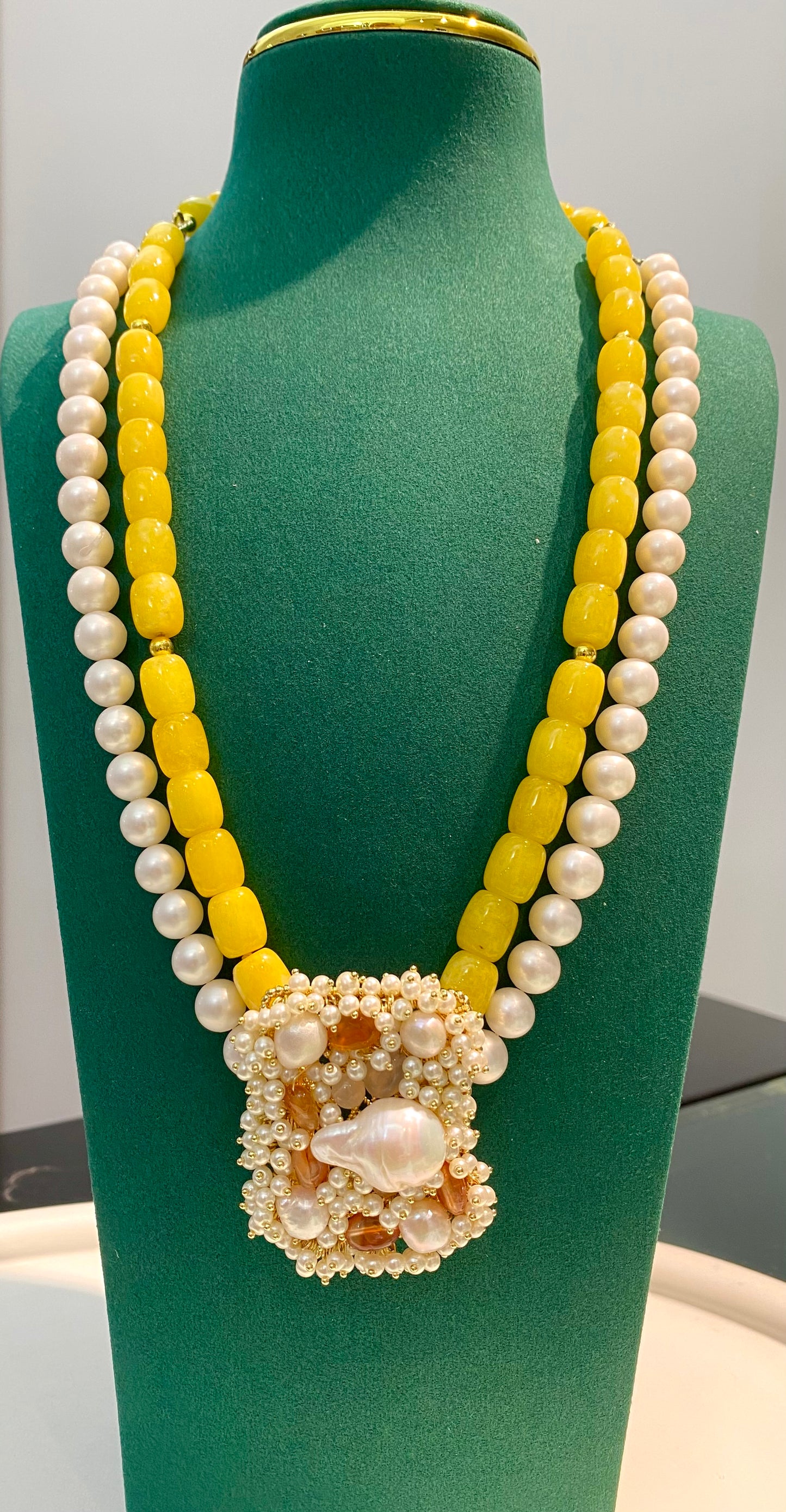 Collana giada gialla perle bianche fresh water centrale con perle e corniola perla barocca argento sterling giallo ematite gold