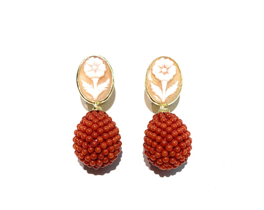 Orecchini cameo floreale e corallo naturale rosso lavorazione “tessito” argento placcato oro chiusura perno e clips