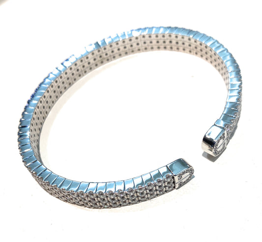 Bracciale Manetta Aperta rigido con zirconi bianchi a Pavé flessibile