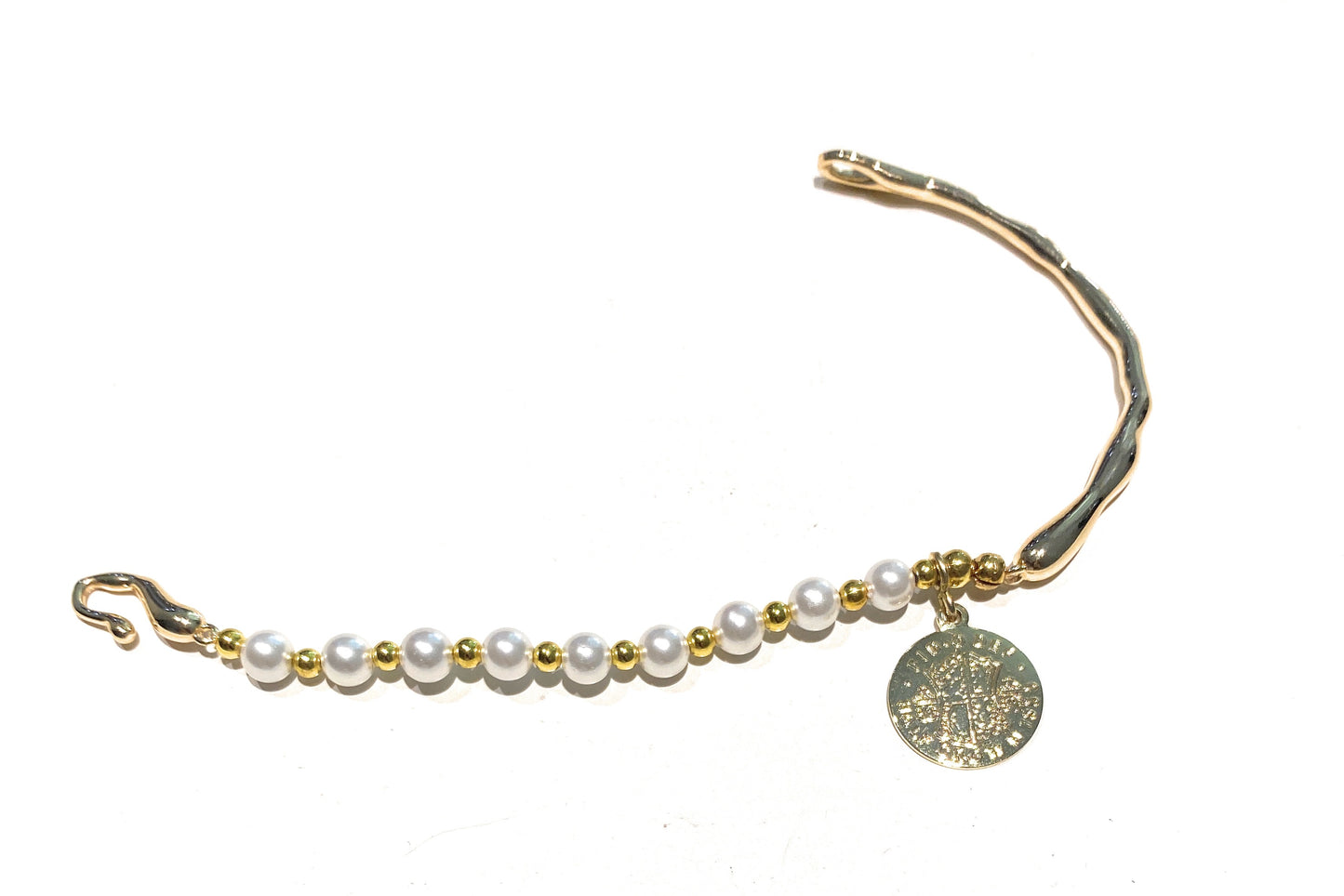 Bracciale diWa Jewels semi Rigido metà Pietre Dure o Perle e Charm Moneta in bronzo Fatto a Mano