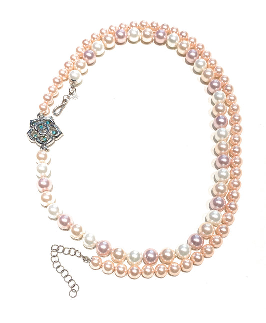 Collana lunga perle Maiorca rosate centrale rosellina bronzo cristalli azzurri chiusura in argento sterling rodiato bianco