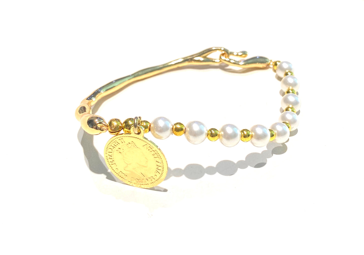 Bracciale diWa Jewels semi Rigido metà Pietre Dure o Perle e Charm Moneta in bronzo Fatto a Mano