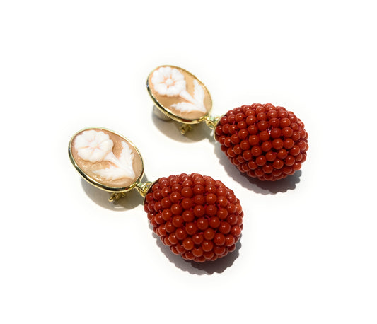 Orecchini cameo floreale e corallo naturale rosso lavorazione “tessito” argento placcato oro chiusura perno e clips