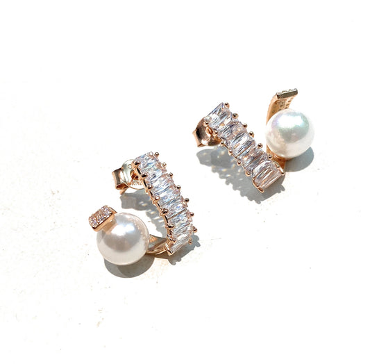 Orecchini a lobo perle e zirconi baguette argento sterling rosé farfallina