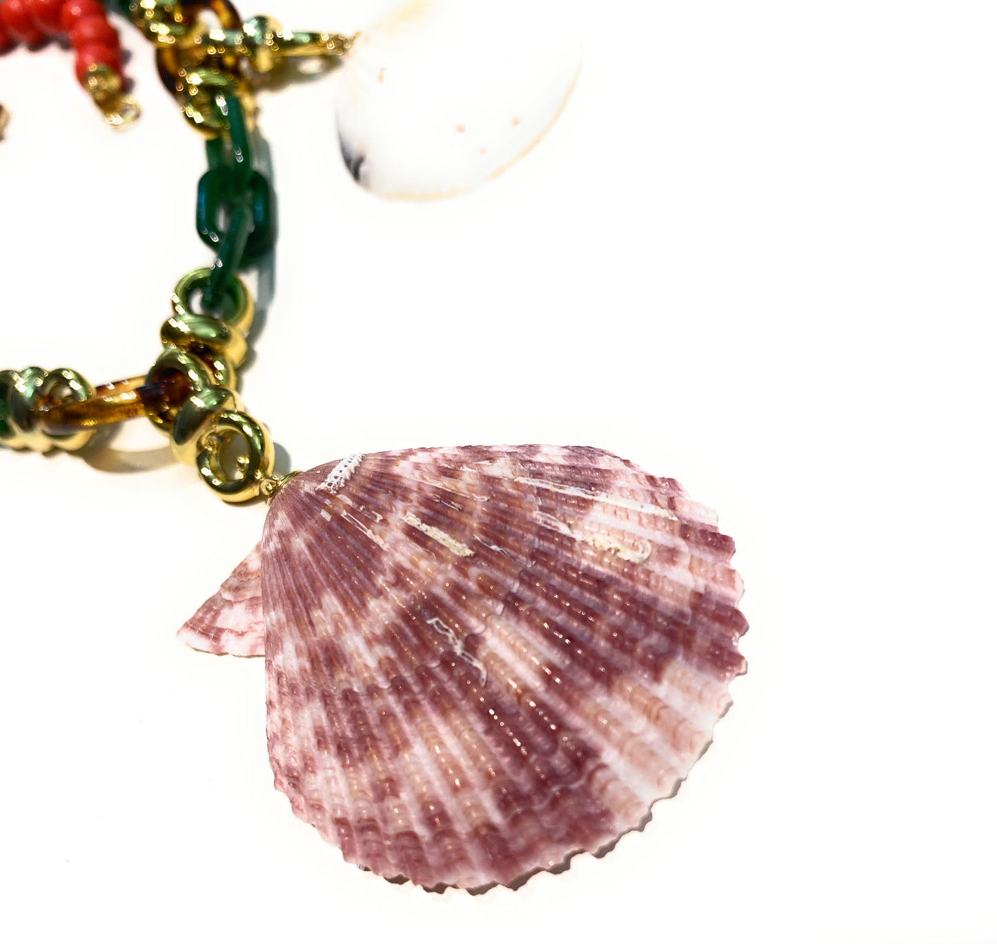 Collana diWa Jewels girocollo rosso con conchiglie charms sfumature verdi rifiniture in argento sterling